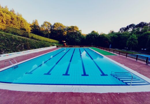 Abre as súas portas a piscina municipal de Frades, tras unhas obras de mellora integral das instalacións valoradas en 98.000 €